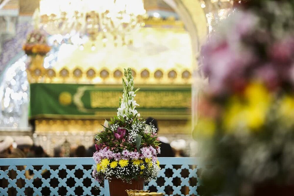 گلباران حرم مطهر رضوی در سالروز میلاد حضرت معصومه(س)