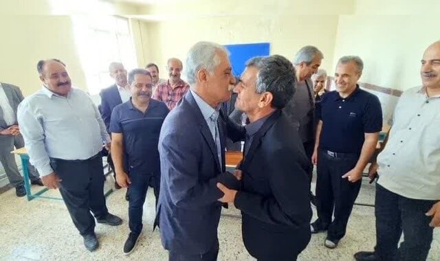 دیدار دانش آموزان ۵۴ ساله با معلمشان پس از ۳۶ سال